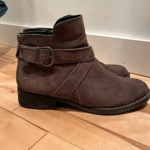 Greyish brown Born booties. Super comfortable. Worn. Size 8